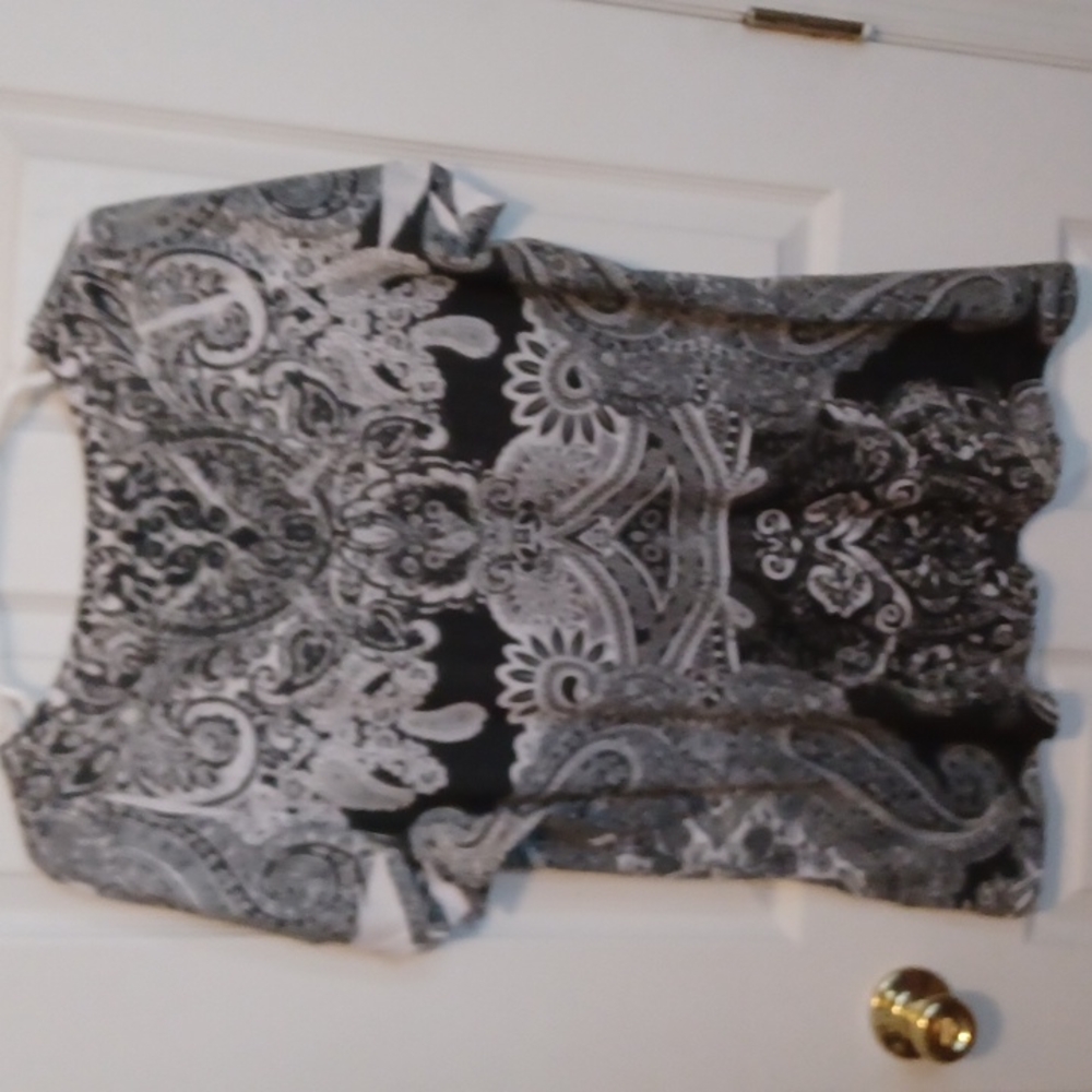 V Neck pattern top - Picture 3 of 8